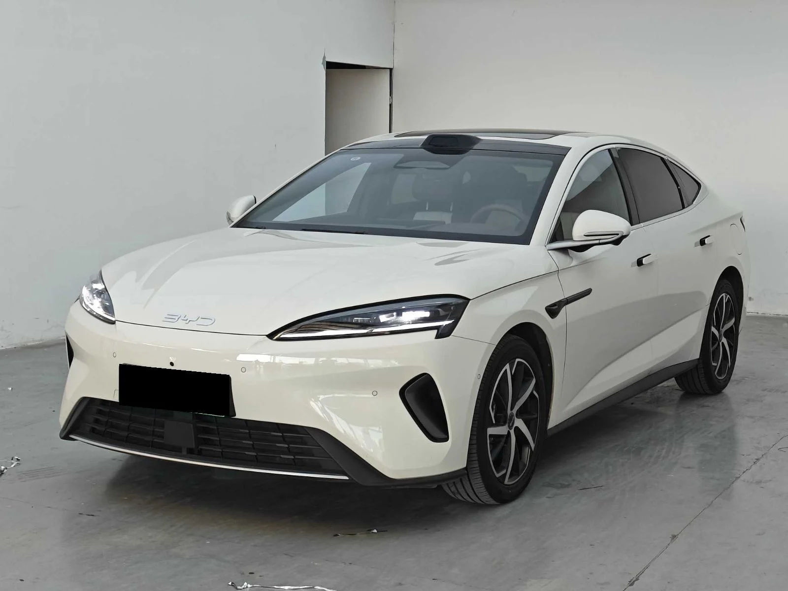 BYD Seal 07 DM-i supplied vehicle photograph 1