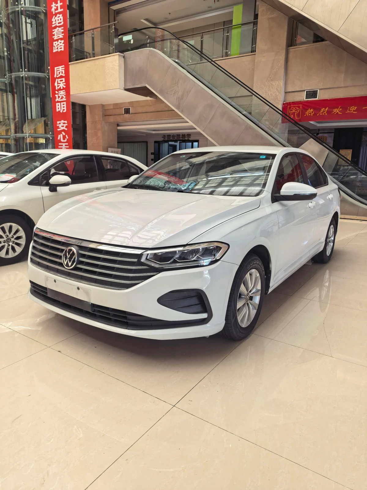 Volkswagen Lavida supplied vehicle photograph 1