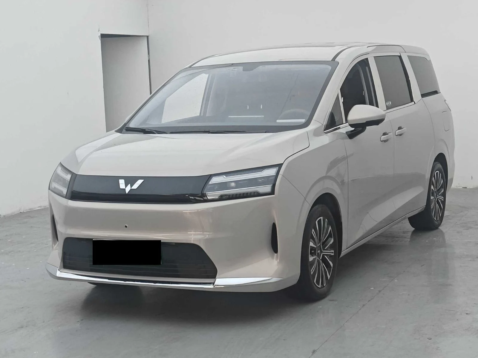 Wuling Starlight 730 EV supplied vehicle photograph 1